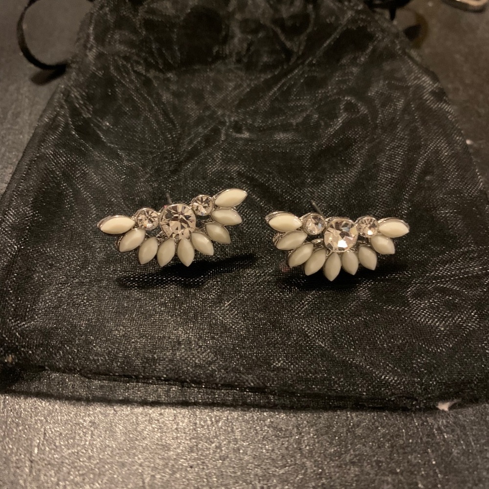 Beautiful half sun earrings! (Doesn’t have backs!)